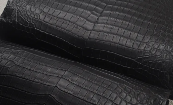 How to tell the difference between crocodile skin and imitation crocodile skin